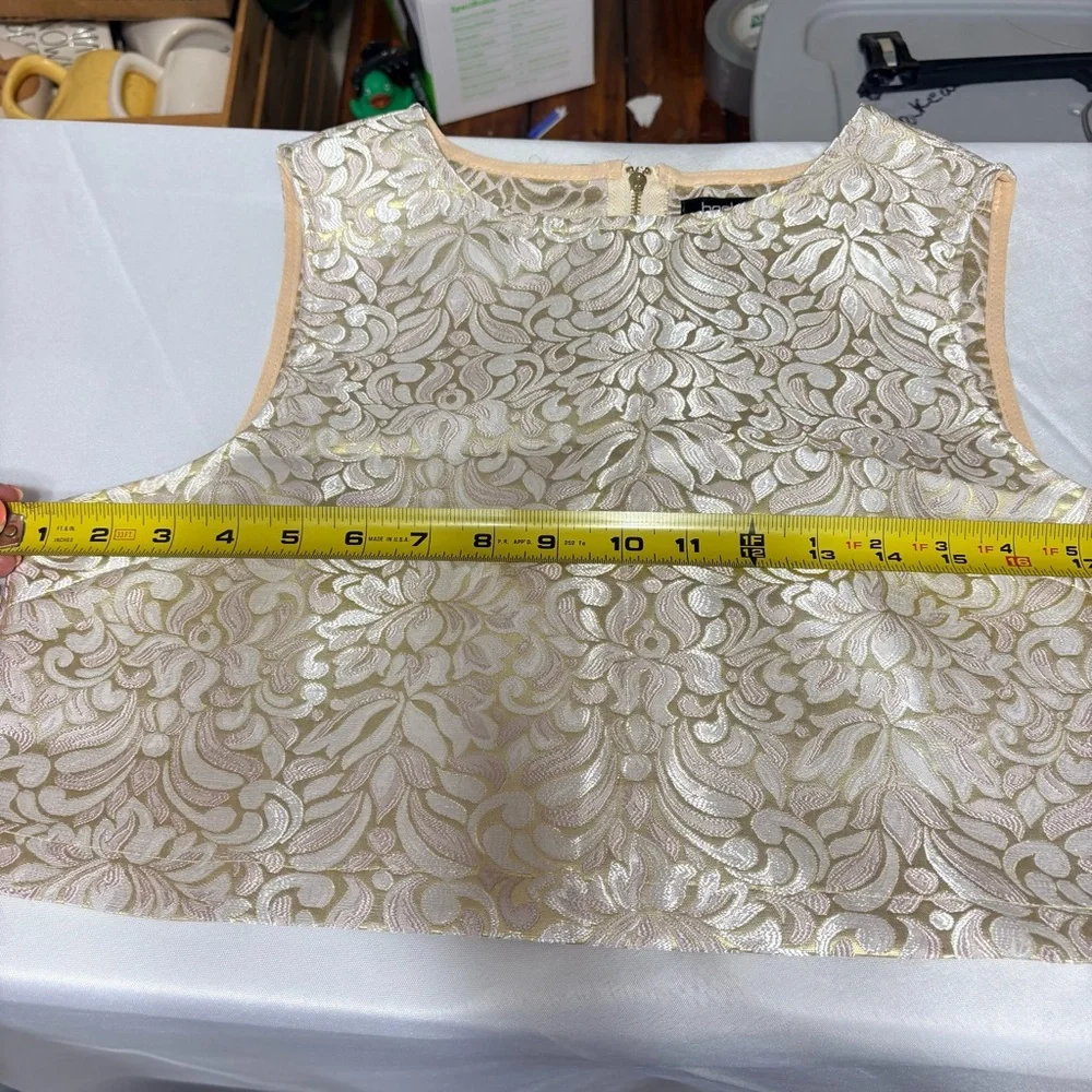 Beige and gold sleeveless brocade blouse, - Picture 6 of 8